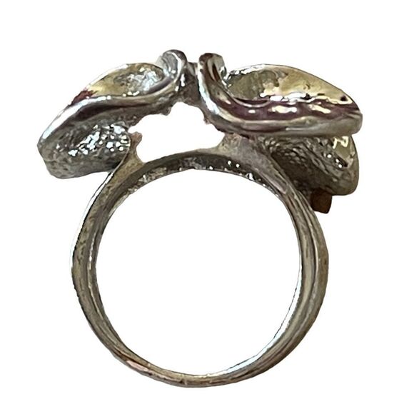 NWOT silver tone ring four petal flower design ring US size 6 - Picture 5 of 8